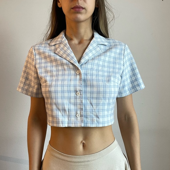 Brandy Melville crop top shirt MOVING SALE - Picture 2 of 10